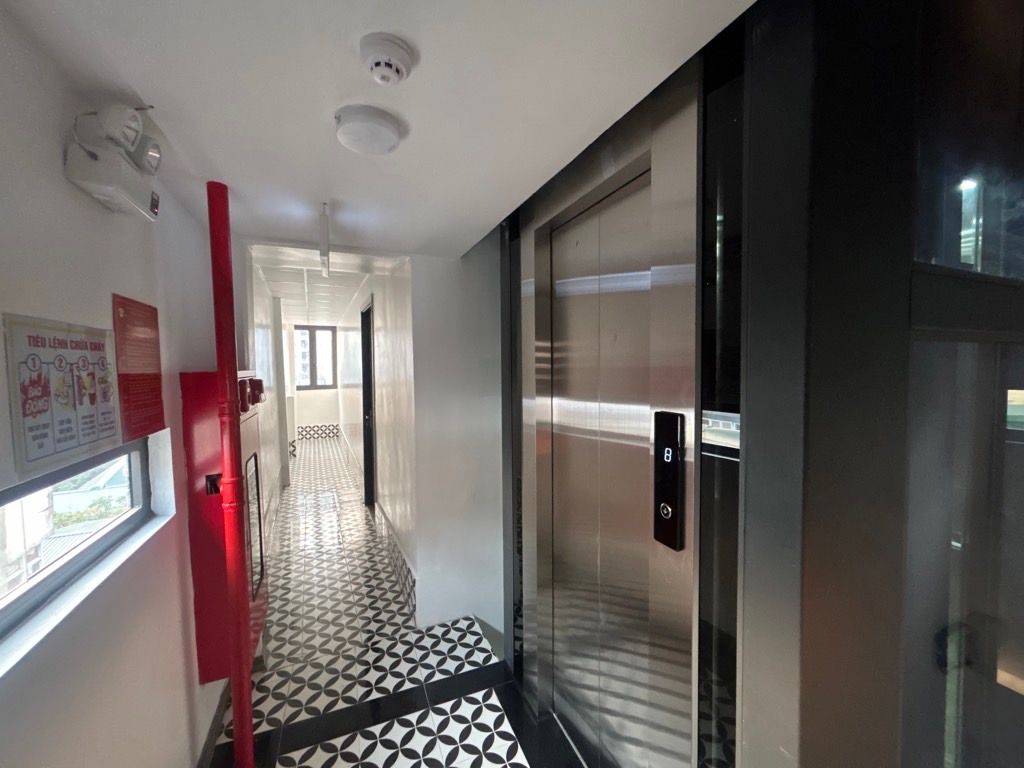 Bán nhà Khương Trung - diện tích 72m2 8 tầng - Ô TÔ ĐỖ CỔNG - giá 22,9 tỷ