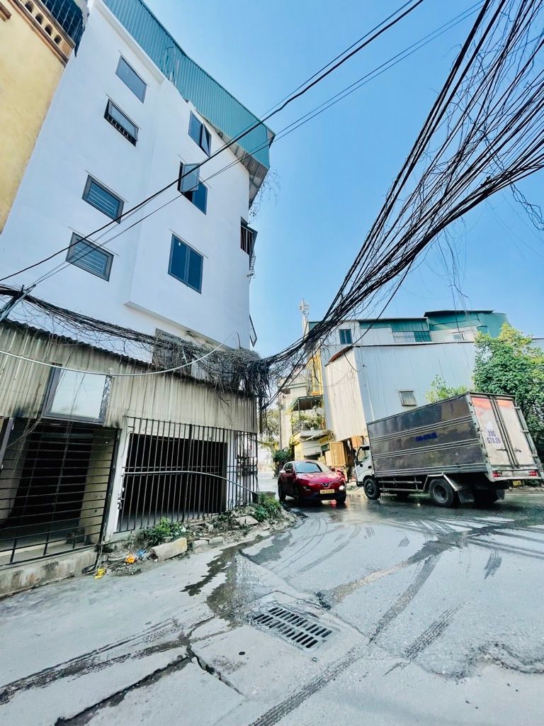 Bán nhà Nguyễn Khoái - diện tích 64m2 5 tầng - Ô tô tải tránh nhau - giá 12,7 tỷ
