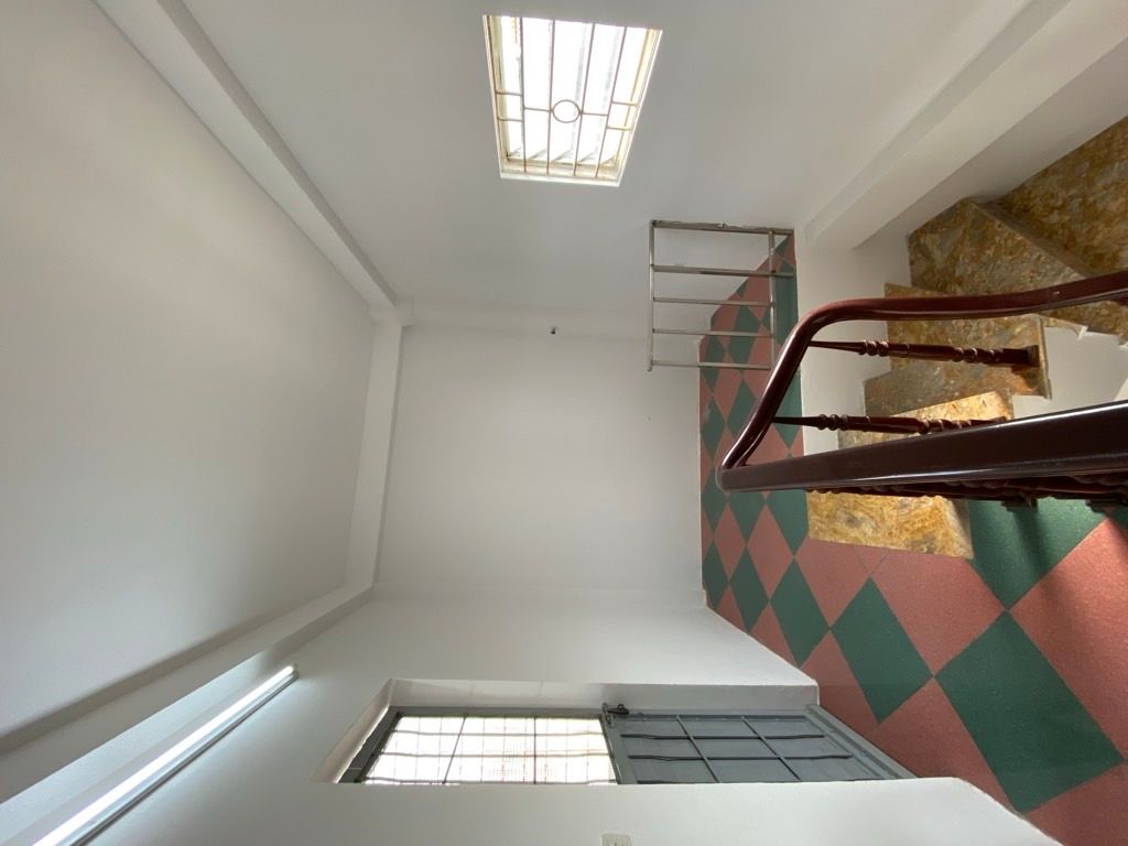 Bán nhà Hoàng Mai - diện tích 30m2 5 tầng - Ô tô cách 50m - giá 8,2 tỷ