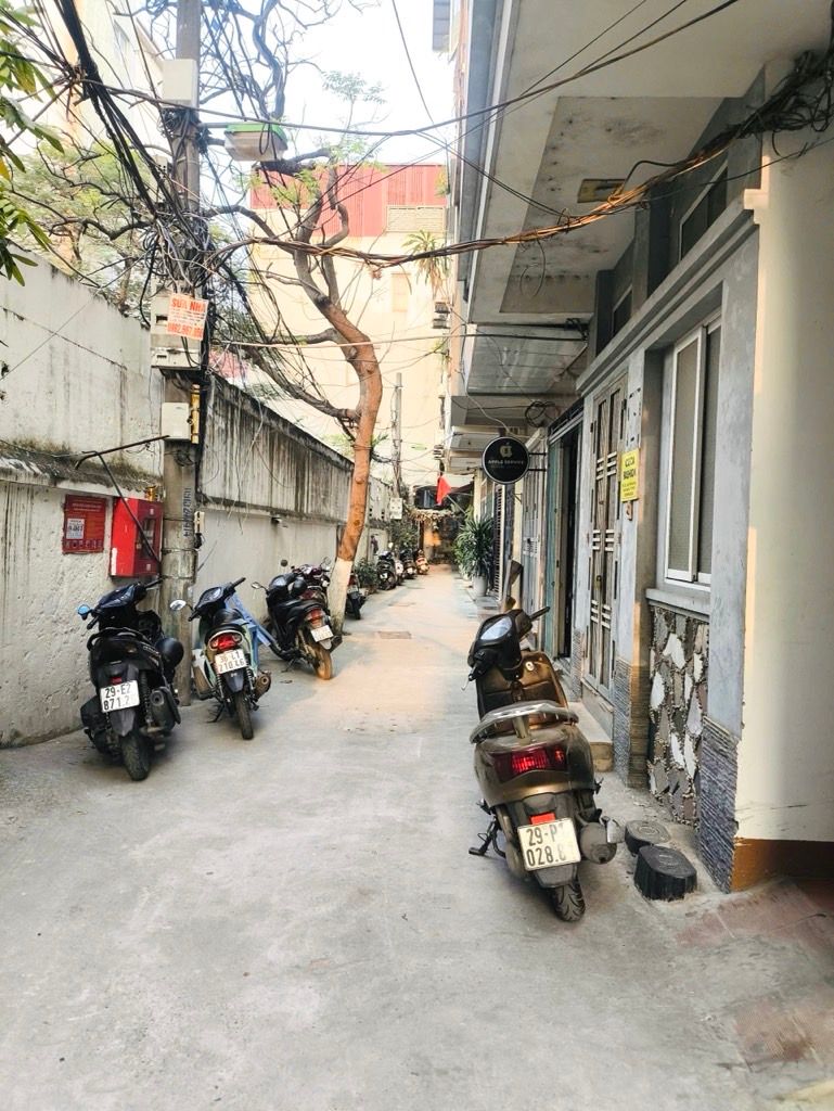 Bán nhà Đường Láng - diện tích 28.5m2 5 tầng - Ngõ rộng, gần phố - giá 5 tỷ