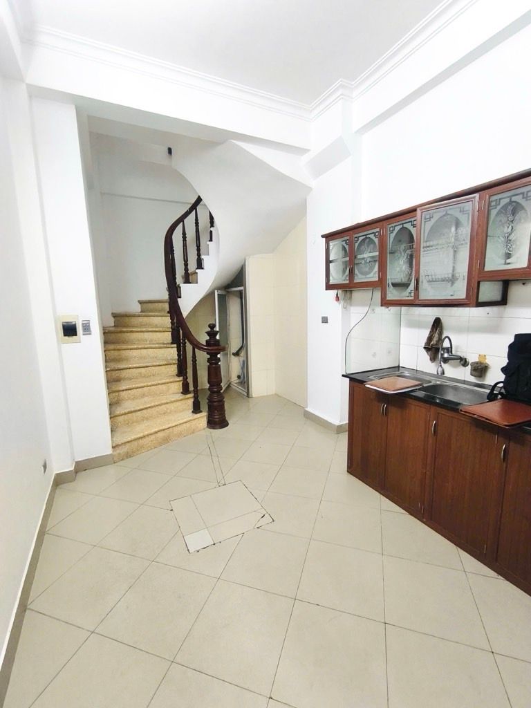 Bán nhà Đường Láng - diện tích 28.5m2 5 tầng - Ngõ rộng, gần phố - giá 5 tỷ