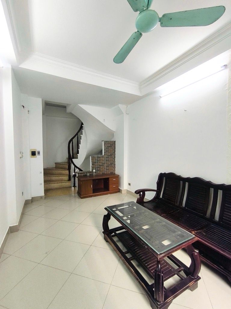 Bán nhà Đường Láng - diện tích 28.5m2 5 tầng - Ngõ rộng, gần phố - giá 5 tỷ