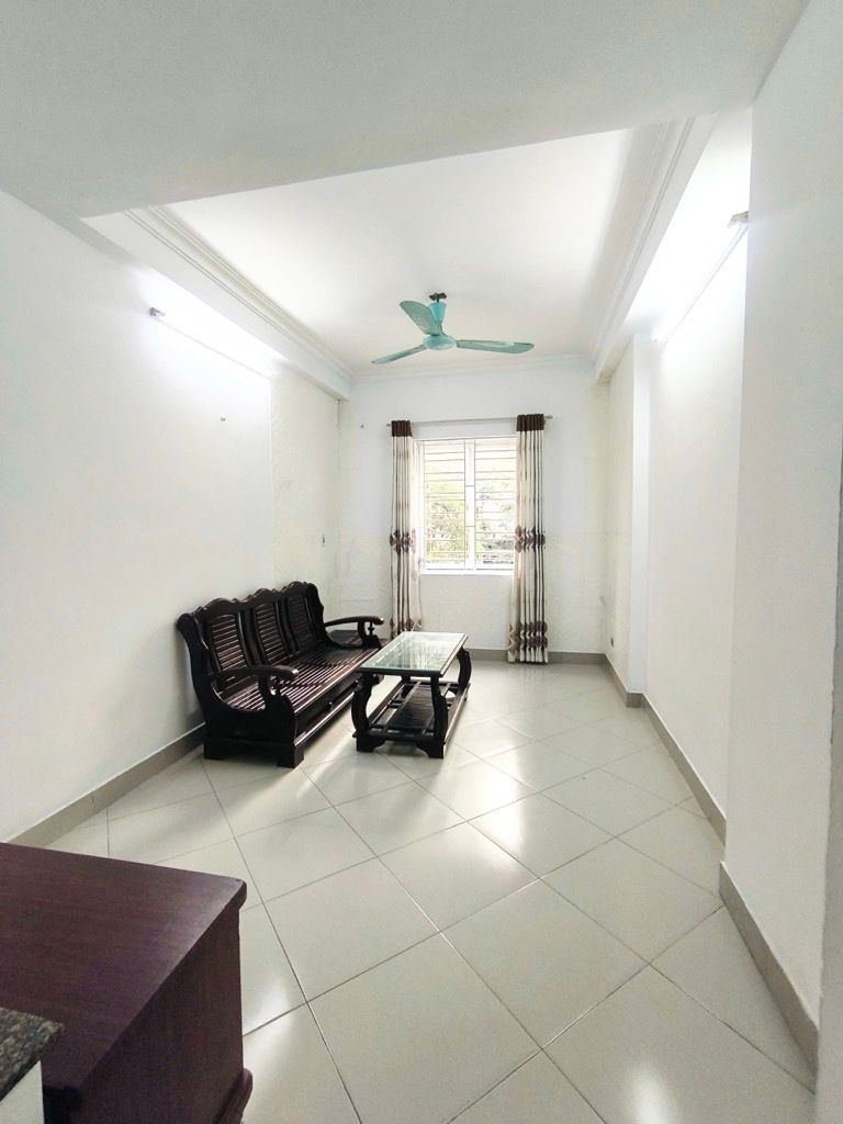 Bán nhà Đường Láng - diện tích 28.5m2 5 tầng - Ngõ rộng, gần phố - giá 5 tỷ