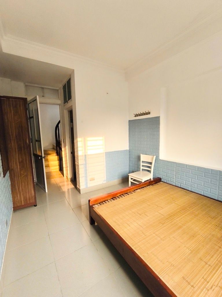 Bán nhà Đường Láng - diện tích 28.5m2 5 tầng - Ngõ rộng, gần phố - giá 5 tỷ