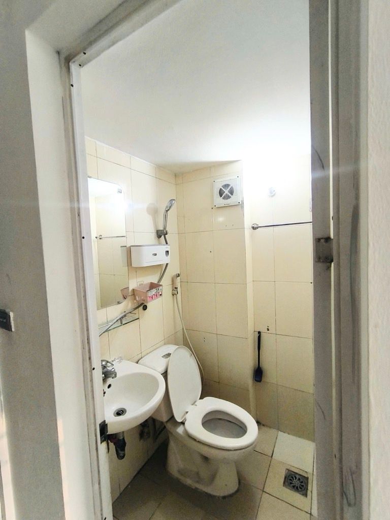 Bán nhà Đường Láng - diện tích 28.5m2 5 tầng - Ngõ rộng, gần phố - giá 5 tỷ