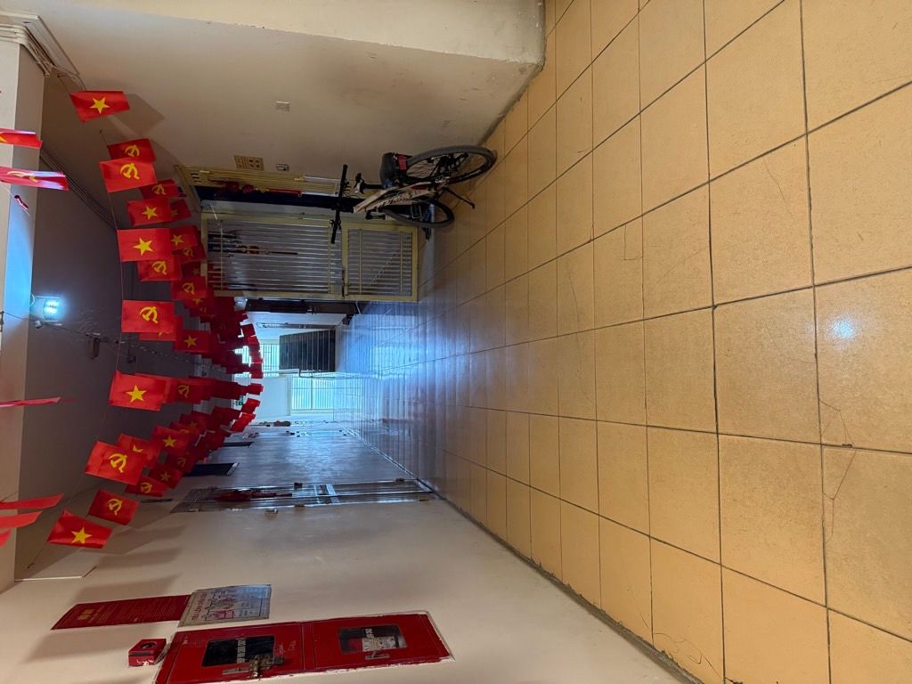 Bán nhà Trịnh Đình Cửu - diện tích 68.7m2 8 tầng - Căn hộ Chung cư CT9 - giá 5,25 tỷ