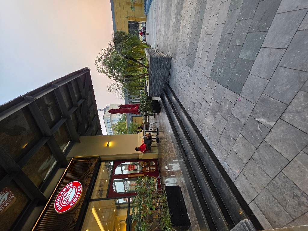 Bán nhà Lĩnh Nam - diện tích 93.4m2 18 tầng - Căn hộ cao cấp - giá 8,5 tỷ