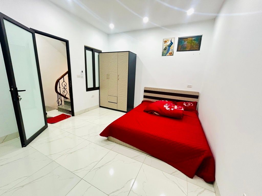 Bán nhà Đông Thiên - diện tích 24m2 3 tầng - gần ô tô - giá 3,9 tỷ