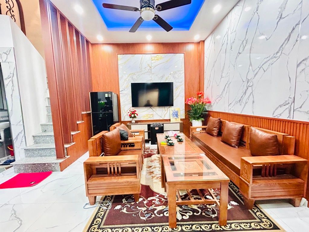 Bán nhà Đông Thiên - diện tích 24m2 3 tầng - gần ô tô - giá 3,9 tỷ