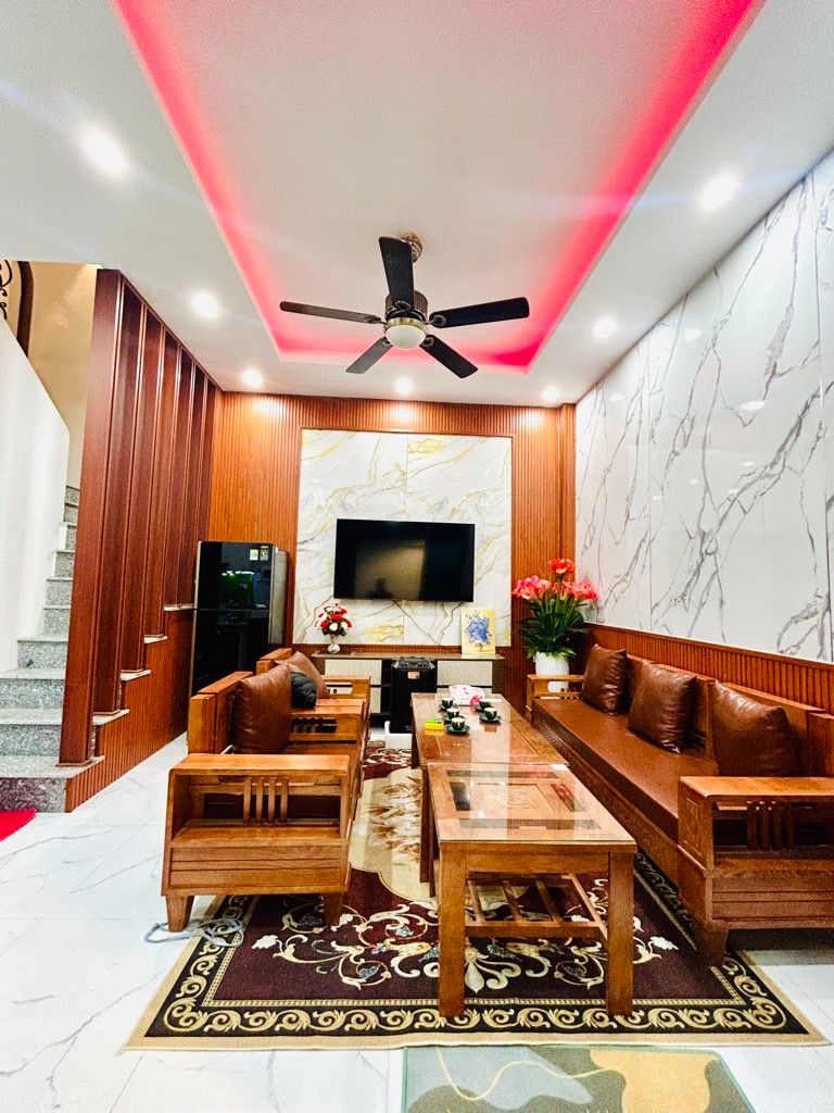 Bán nhà Đông Thiên - diện tích 24m2 3 tầng - gần ô tô - giá 3,9 tỷ