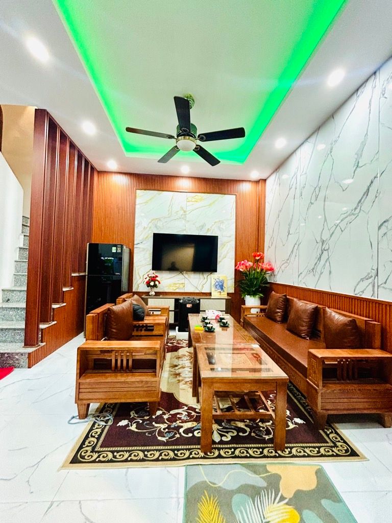 Bán nhà Đông Thiên - diện tích 24m2 3 tầng - gần ô tô - giá 3,9 tỷ