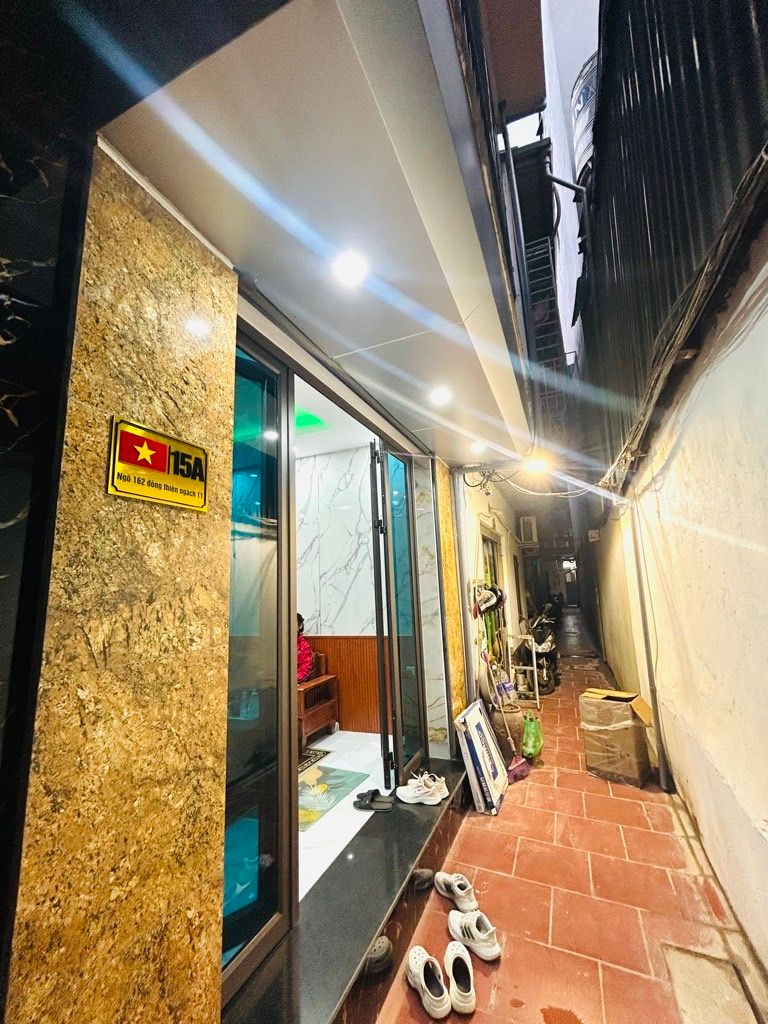 Bán nhà Đông Thiên - diện tích 24m2 3 tầng - gần ô tô - giá 3,9 tỷ