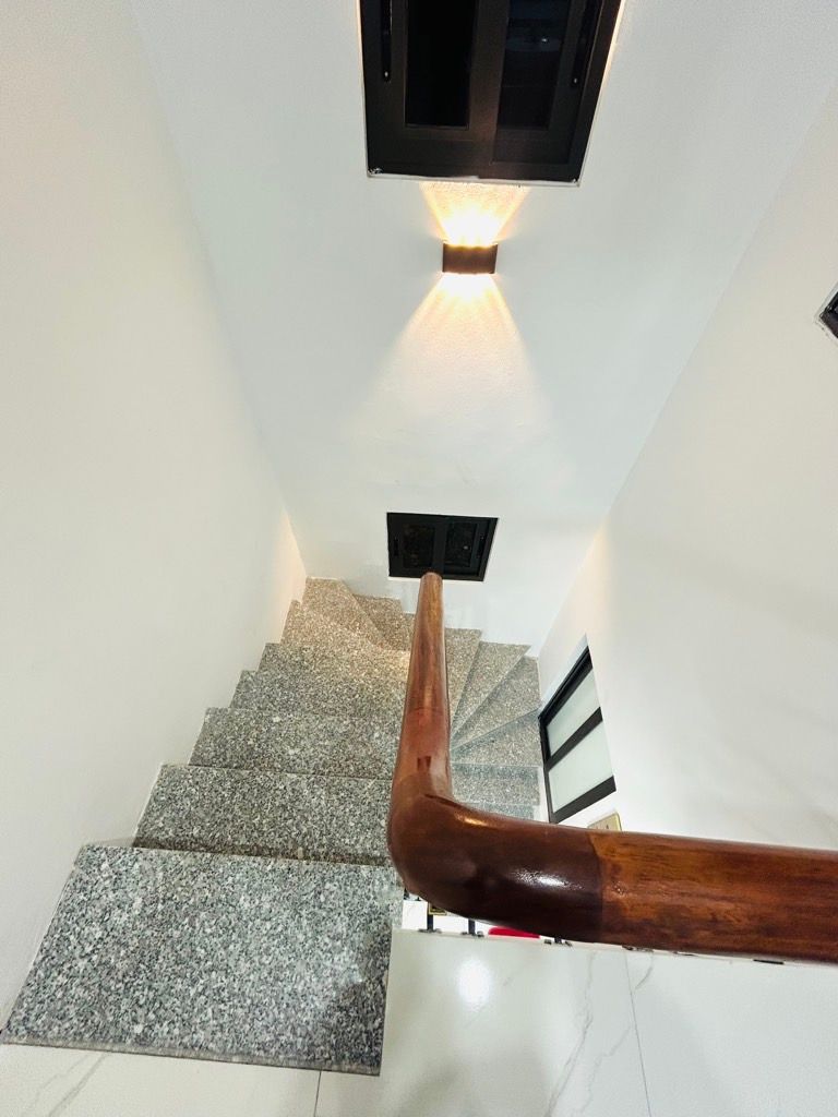 Bán nhà Đông Thiên - diện tích 24m2 3 tầng - gần ô tô - giá 3,9 tỷ