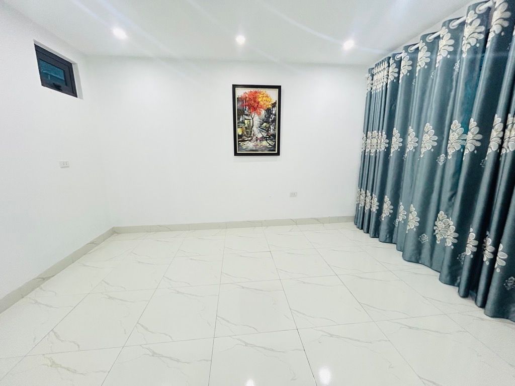 Bán nhà Đông Thiên - diện tích 24m2 3 tầng - gần ô tô - giá 3,9 tỷ