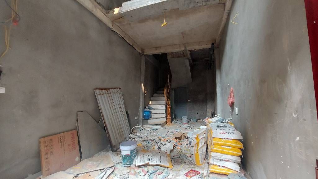 Bán nhà Thái Thịnh - diện tích 30m2 6 tầng - Ô tô đỗ dừng cách 20m - giá 9,3 tỷ