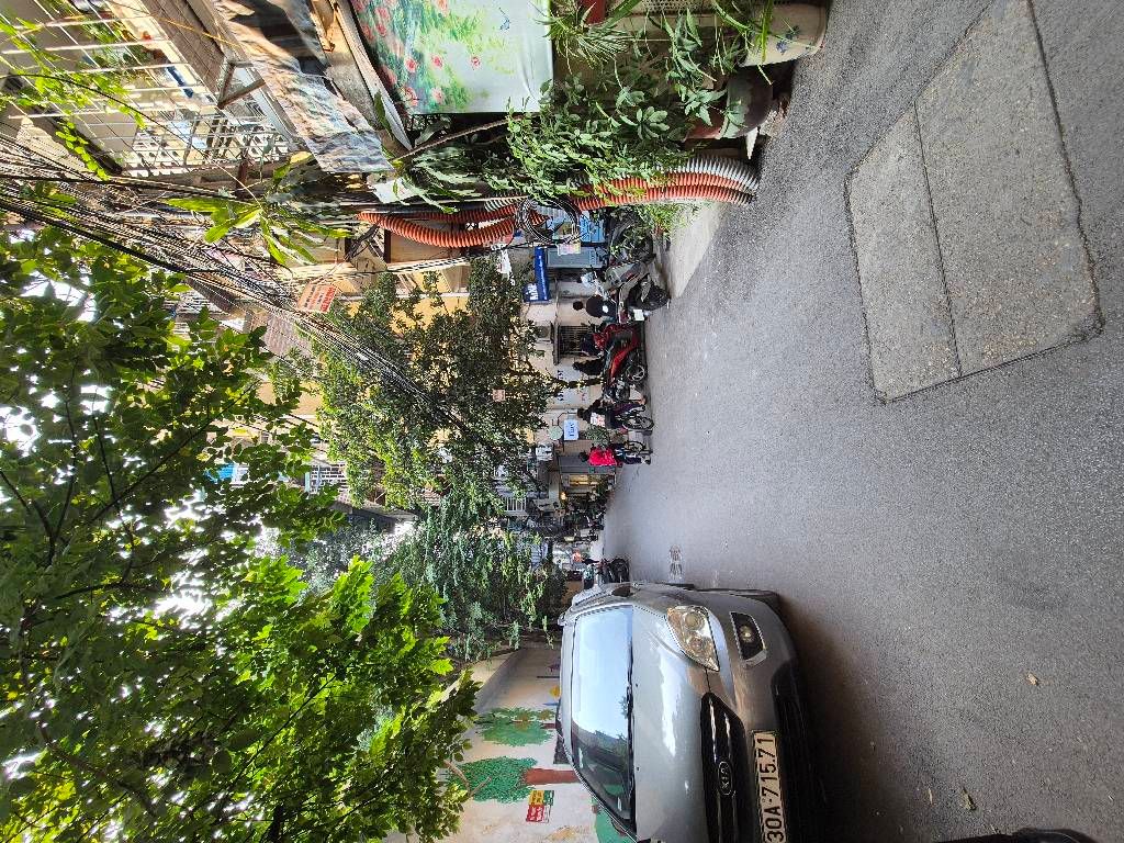 Bán nhà Nguyễn Chí Thanh - diện tích 70m2 2 tầng - ô tô tránh - giá 5,6 tỷ