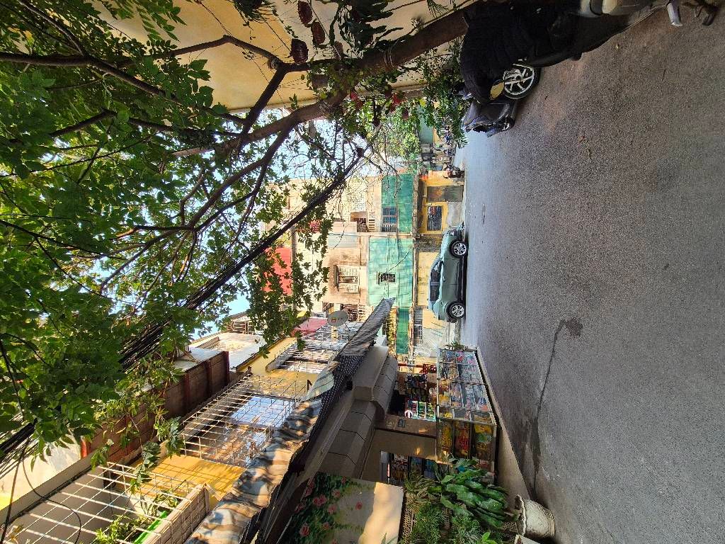 Bán nhà Nguyễn Chí Thanh - diện tích 70m2 2 tầng - ô tô tránh - giá 5,6 tỷ