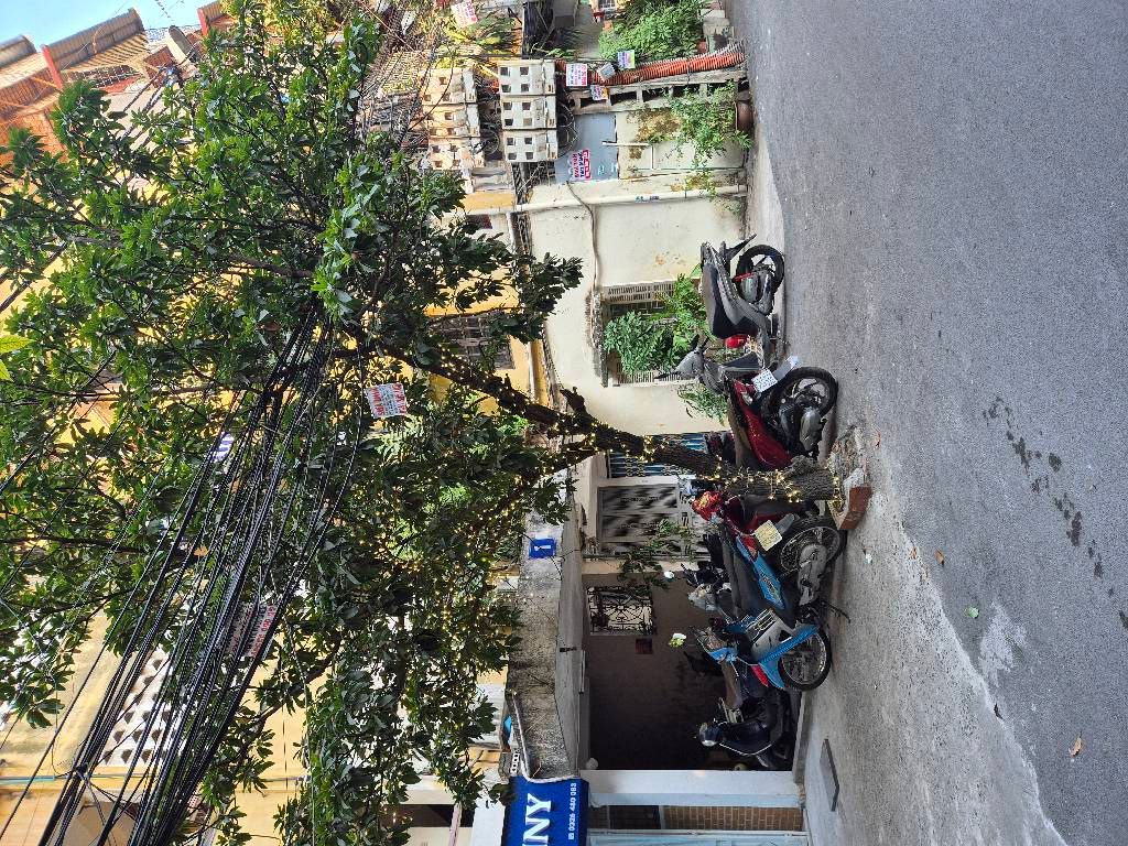 Bán nhà Nguyễn Chí Thanh - diện tích 70m2 2 tầng - ô tô tránh - giá 5,6 tỷ