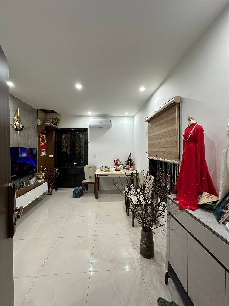 Bán nhà Nguyễn Chí Thanh - diện tích 70m2 2 tầng - ô tô tránh - giá 5,6 tỷ