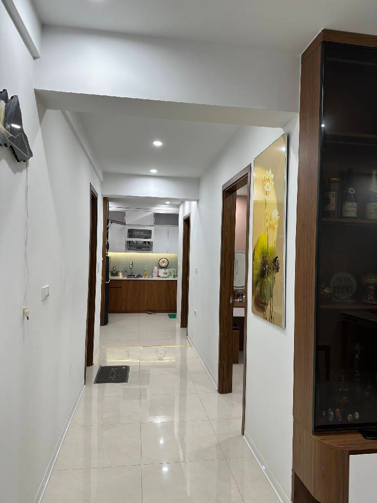 Bán nhà Nguyễn Chí Thanh - diện tích 70m2 2 tầng - ô tô tránh - giá 5,6 tỷ