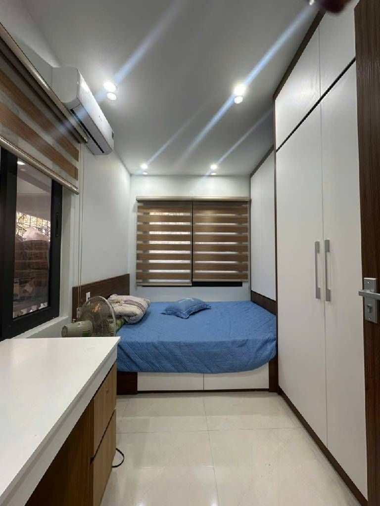 Bán nhà Nguyễn Chí Thanh - diện tích 70m2 2 tầng - ô tô tránh - giá 5,6 tỷ