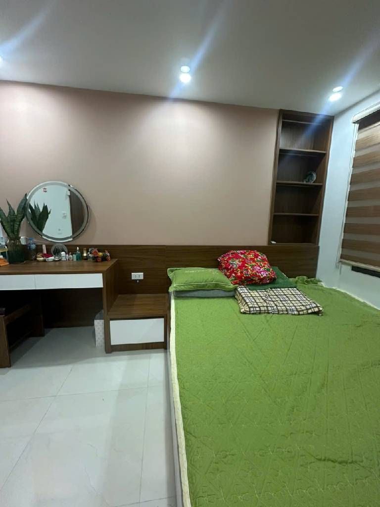 Bán nhà Nguyễn Chí Thanh - diện tích 70m2 2 tầng - ô tô tránh - giá 5,6 tỷ