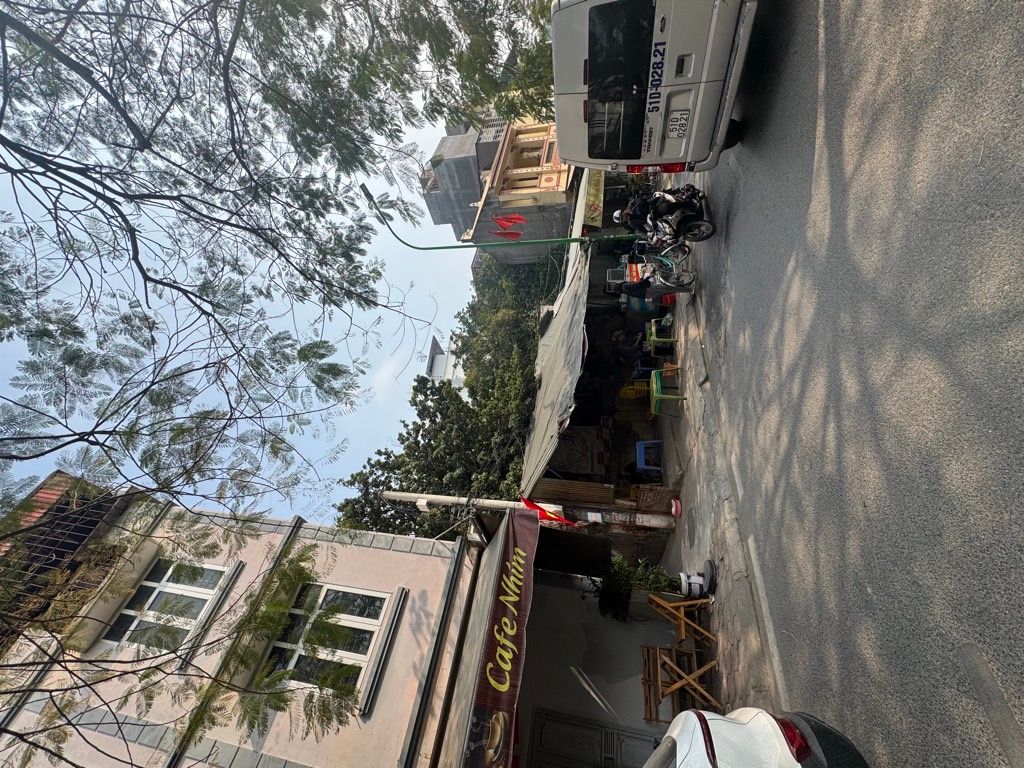 Bán nhà Nguyễn Chính - diện tích 77m2 3 tầng - ô tô tránh - giá 22 tỷ