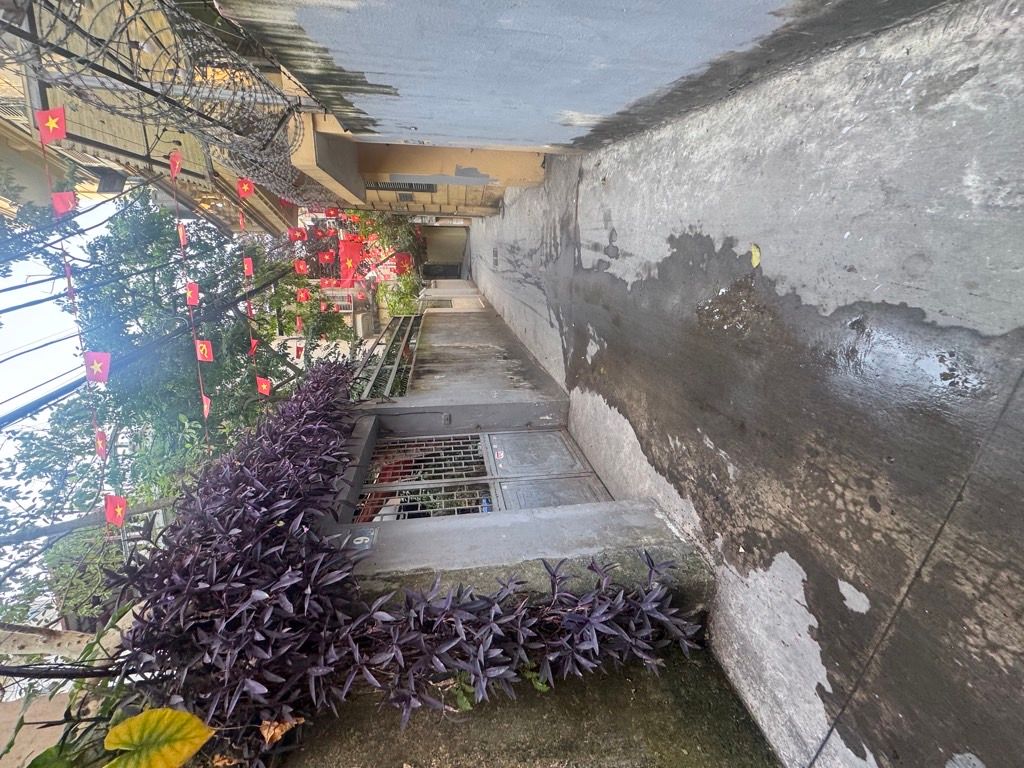 Bán nhà Nguyễn Chính - diện tích 77m2 3 tầng - ô tô tránh - giá 22 tỷ