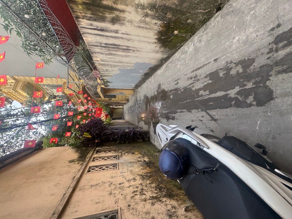 Bán nhà Nguyễn Chính - diện tích 77m2 3 tầng - ô tô tránh - giá 22 tỷ