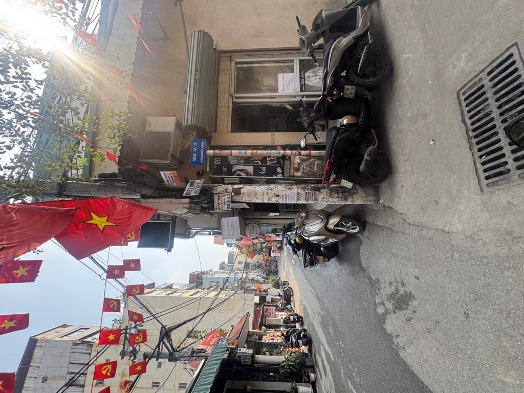 Bán nhà Nguyễn Chính - diện tích 77m2 3 tầng - ô tô tránh - giá 22 tỷ