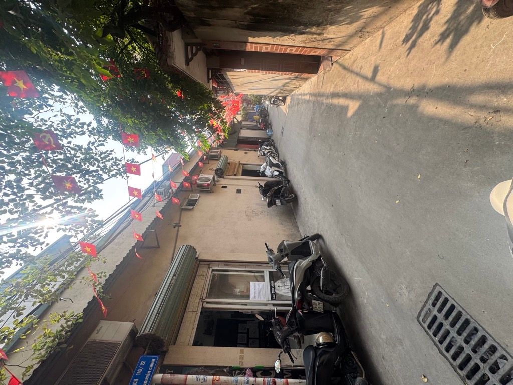 Bán nhà Nguyễn Chính - diện tích 77m2 3 tầng - ô tô tránh - giá 22 tỷ