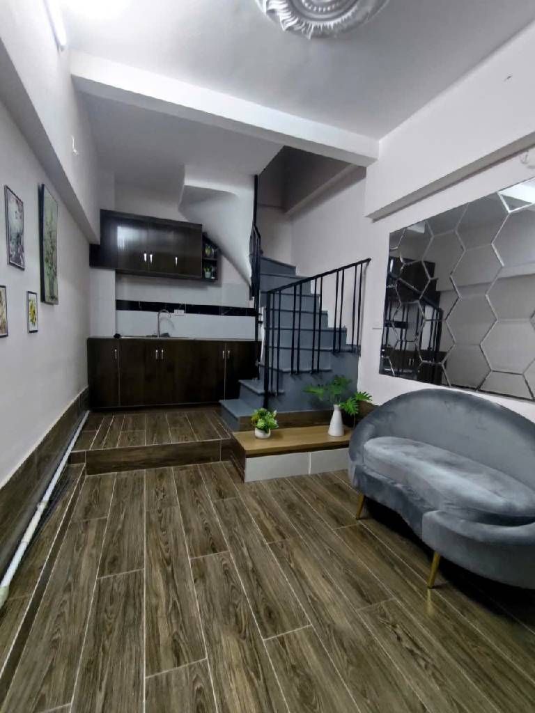 Bán nhà Hoàng Mai - diện tích 14m2 5 tầng - Mặt ngõ ba gác tránh - giá 3,18 tỷ