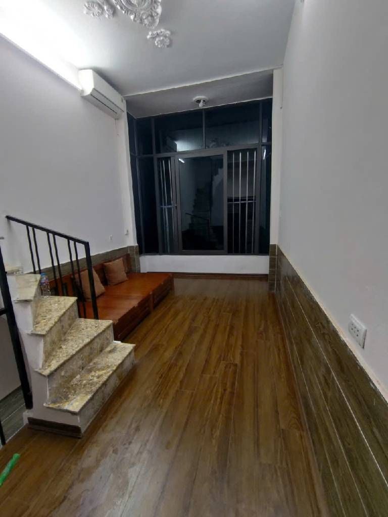 Bán nhà Hoàng Mai - diện tích 14m2 5 tầng - Mặt ngõ ba gác tránh - giá 3,18 tỷ