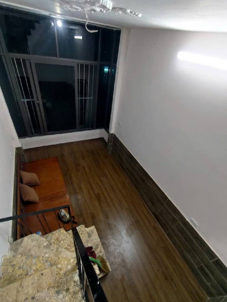 Bán nhà Hoàng Mai - diện tích 14m2 5 tầng - Mặt ngõ ba gác tránh - giá 3,18 tỷ