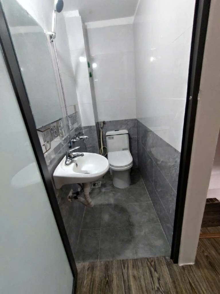 Bán nhà Hoàng Mai - diện tích 14m2 5 tầng - Mặt ngõ ba gác tránh - giá 3,18 tỷ