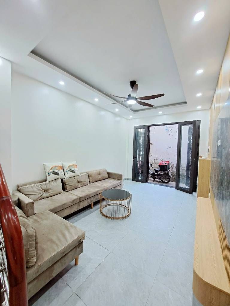 Bán nhà Thanh Lân - diện tích 36m2 4 tầng - Ô TÔ ĐỖ CỔNG - giá 7,9 tỷ