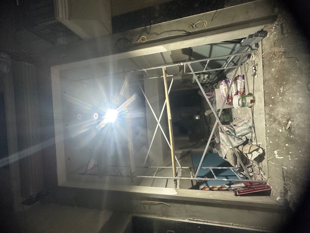 Bán nhà Hoàng Mai - diện tích 43.2m2 6 tầng - Phân lô ô tô 7 chỗ vào nhà - giá 19,5 tỷ