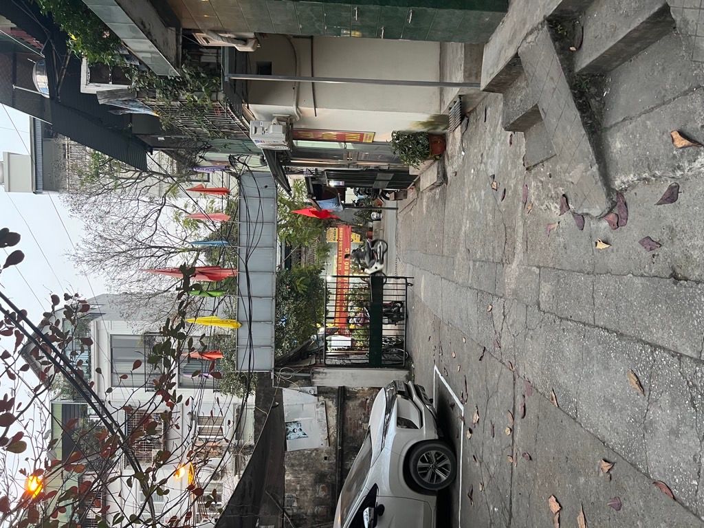 Bán nhà Nguyễn Chính - diện tích 80m2 1 tầng - ô tô tránh - giá 3,9 tỷ