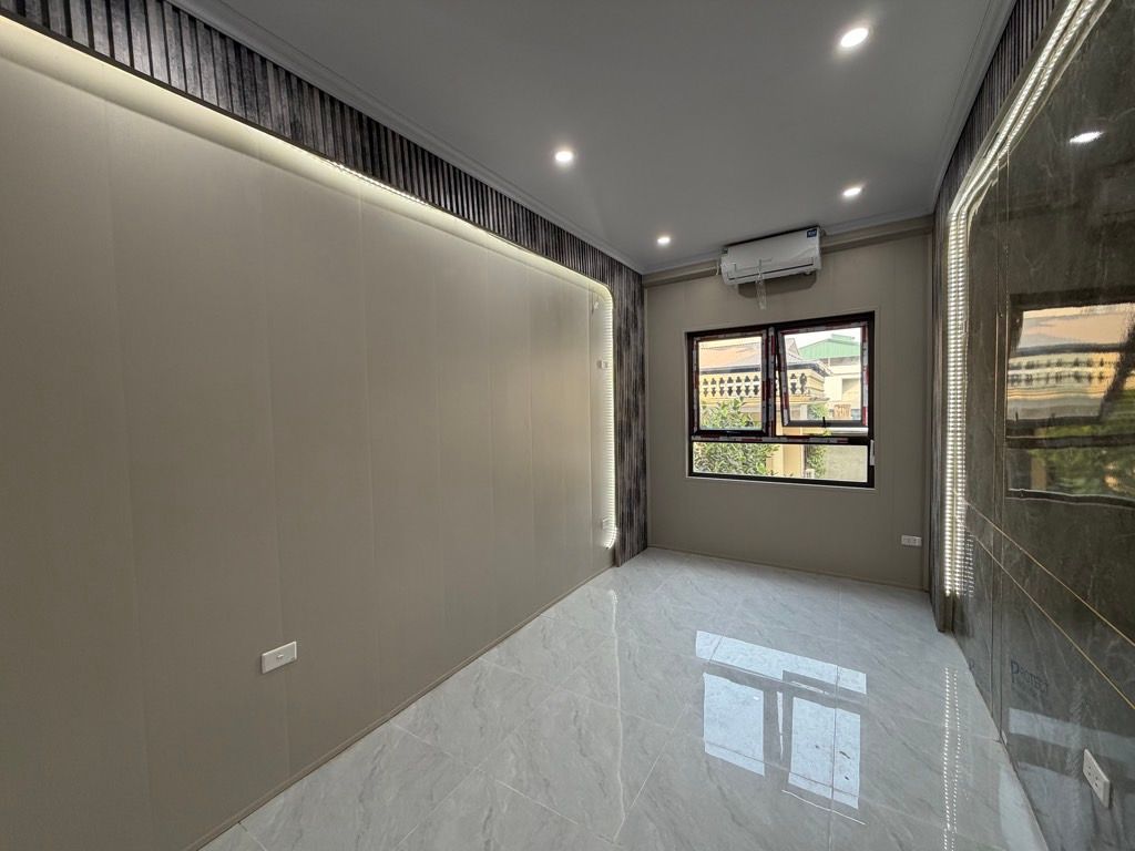 Bán nhà Lĩnh Nam - diện tích 20m2 5 tầng - Mặt ngõ nông thẳng tắp - giá 5,6 tỷ