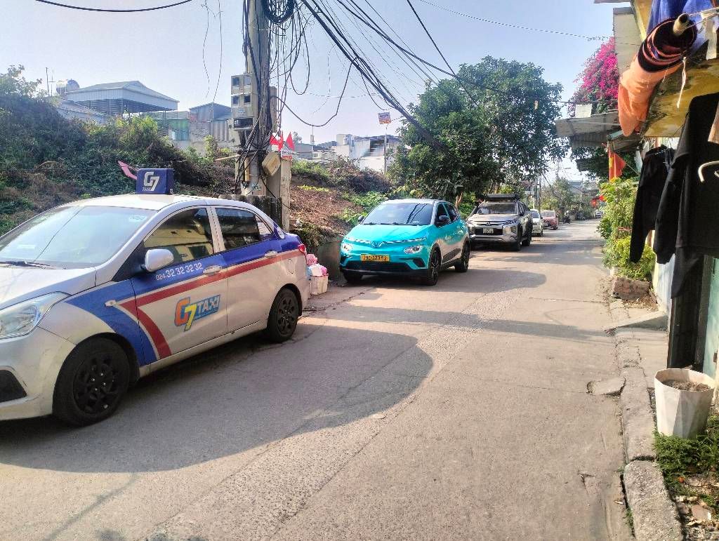 Bán nhà Nguyễn Khoái - diện tích 181m2 3 tầng - ô tô vào nhà - giá 24 tỷ