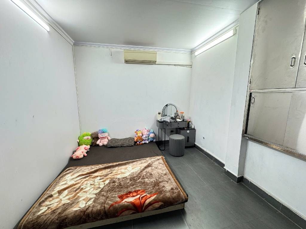 Bán nhà Tô Hoàng - diện tích 44m2 6 tầng - Lô góc 2 mặt tiền - giá 17,5 tỷ