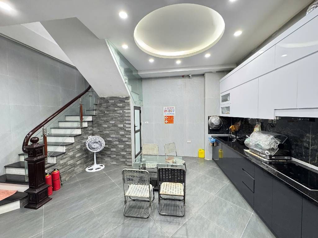 Bán nhà Tô Hoàng - diện tích 44m2 6 tầng - Lô góc 2 mặt tiền - giá 17,5 tỷ