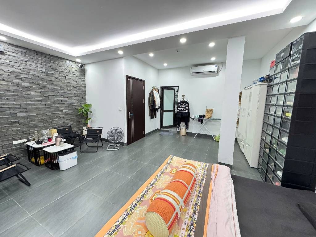 Bán nhà Tô Hoàng - diện tích 44m2 6 tầng - Lô góc 2 mặt tiền - giá 17,5 tỷ