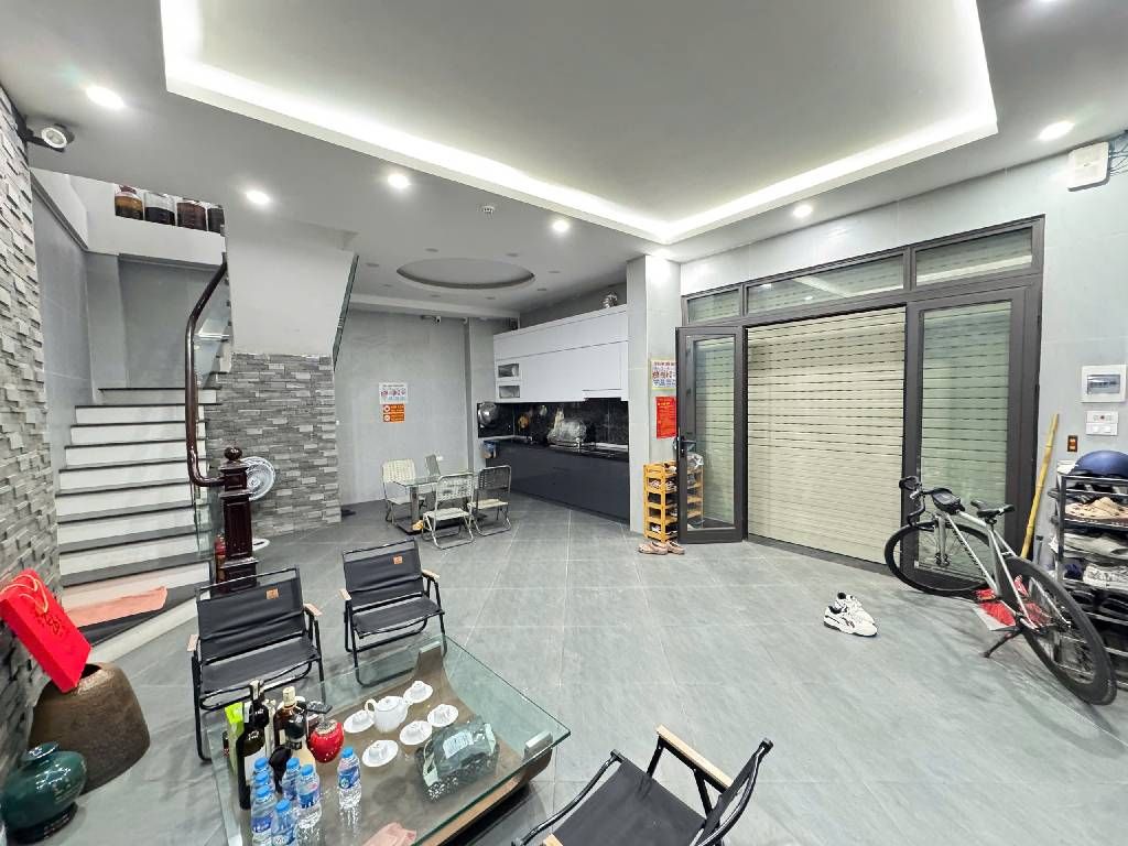 Bán nhà Tô Hoàng - diện tích 44m2 6 tầng - Lô góc 2 mặt tiền - giá 17,5 tỷ