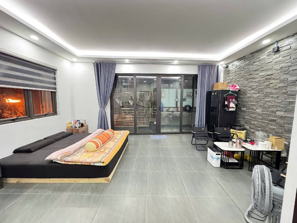 Bán nhà Tô Hoàng - diện tích 44m2 6 tầng - Lô góc 2 mặt tiền - giá 17,5 tỷ