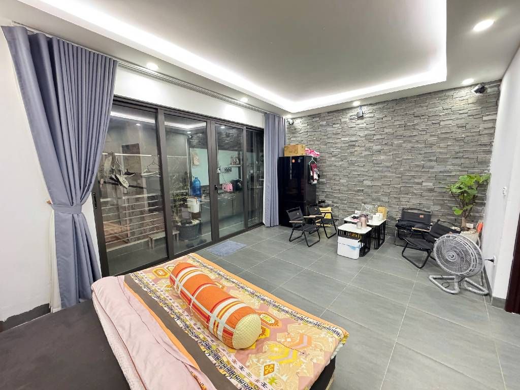 Bán nhà Tô Hoàng - diện tích 44m2 6 tầng - Lô góc 2 mặt tiền - giá 17,5 tỷ