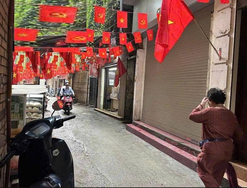 Bán nhà Văn Hương - diện tích 22,2m2 3 tầng - Lô góc, ô tô - giá 8,5 tỷ