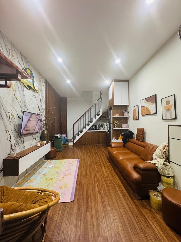 Bán nhà Tân Mai - diện tích 32m2 3 tầng - ô tô tránh - giá 5,9 tỷ