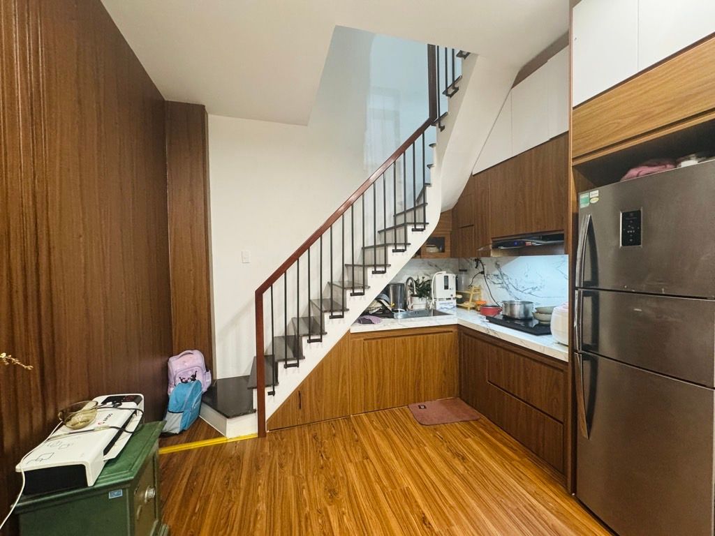 Bán nhà Tân Mai - diện tích 32m2 3 tầng - ô tô tránh - giá 5,9 tỷ