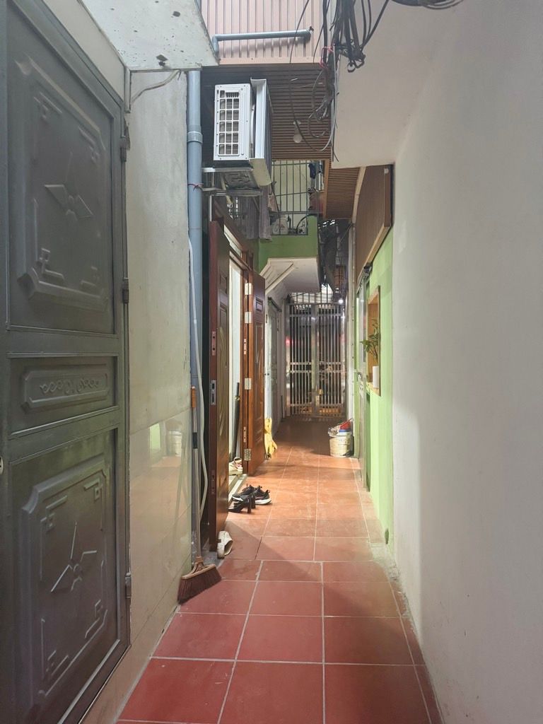 Bán nhà Tân Mai - diện tích 32m2 3 tầng - ô tô tránh - giá 5,9 tỷ